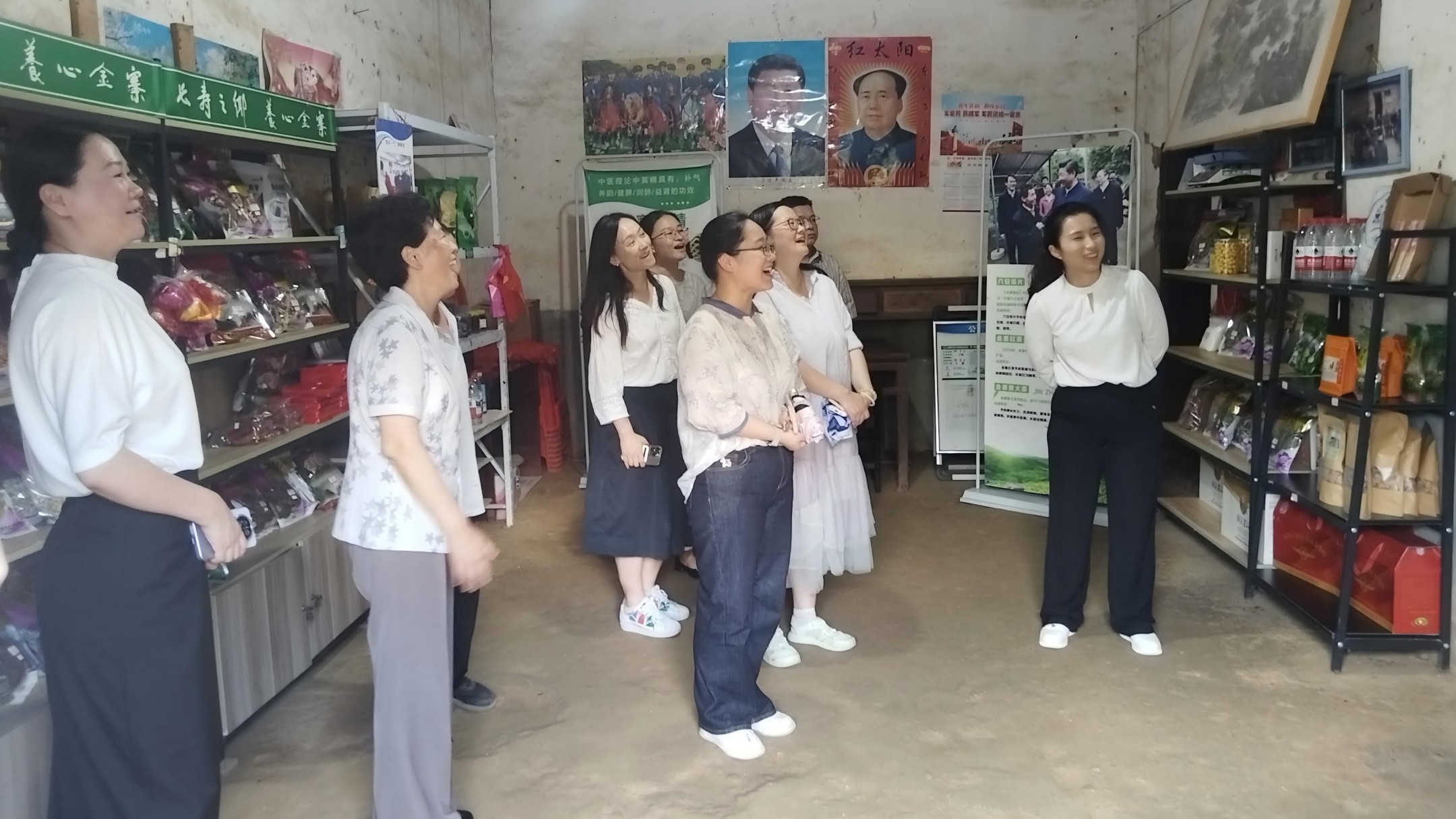 沪皖老年教育携手共建“游学养”新业态——上海老年大学来金寨调研“一红一绿”乡村振兴样板(图2)