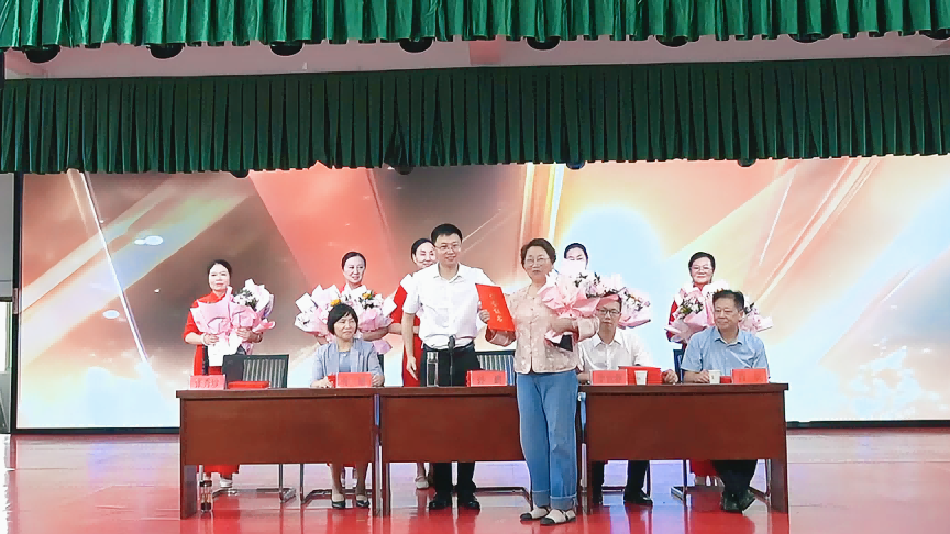 萧县老年大学举办建校三十周年教学成果展示暨文艺汇演(图1)